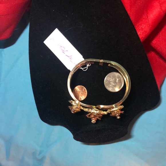 NWT Betsey Johnson Rose Hinge Bracelet - Picture 5 of 8